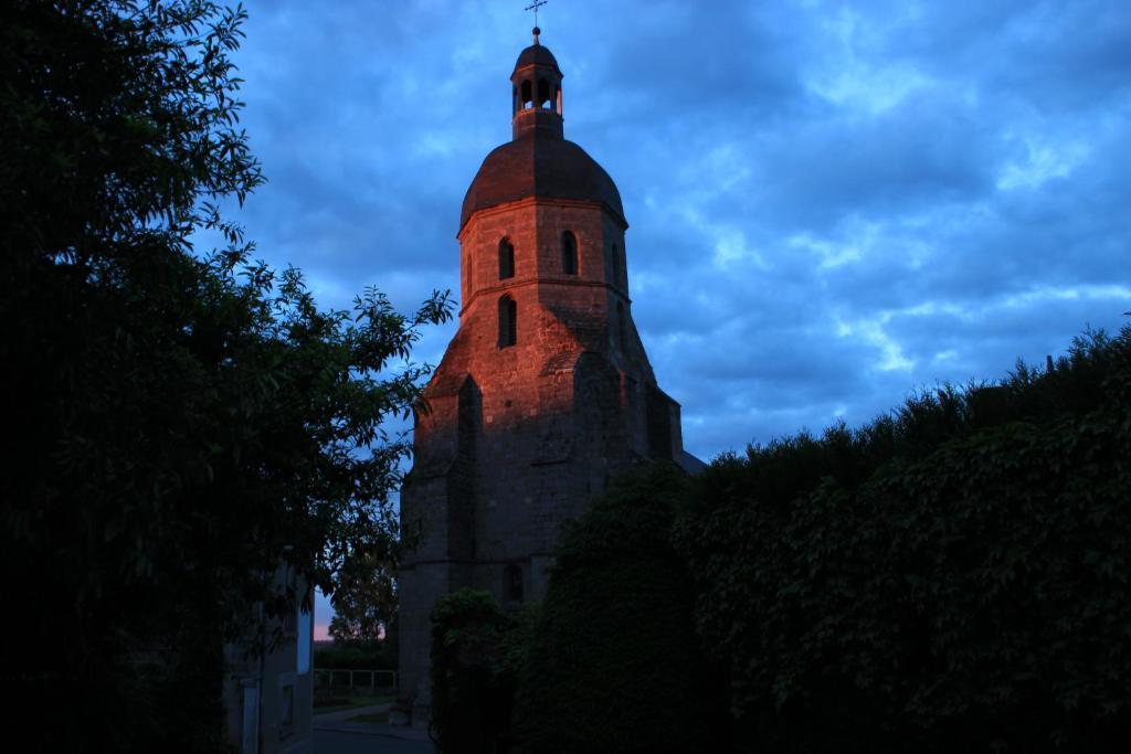 Hotel Du Berry Aigurande Bagian luar foto